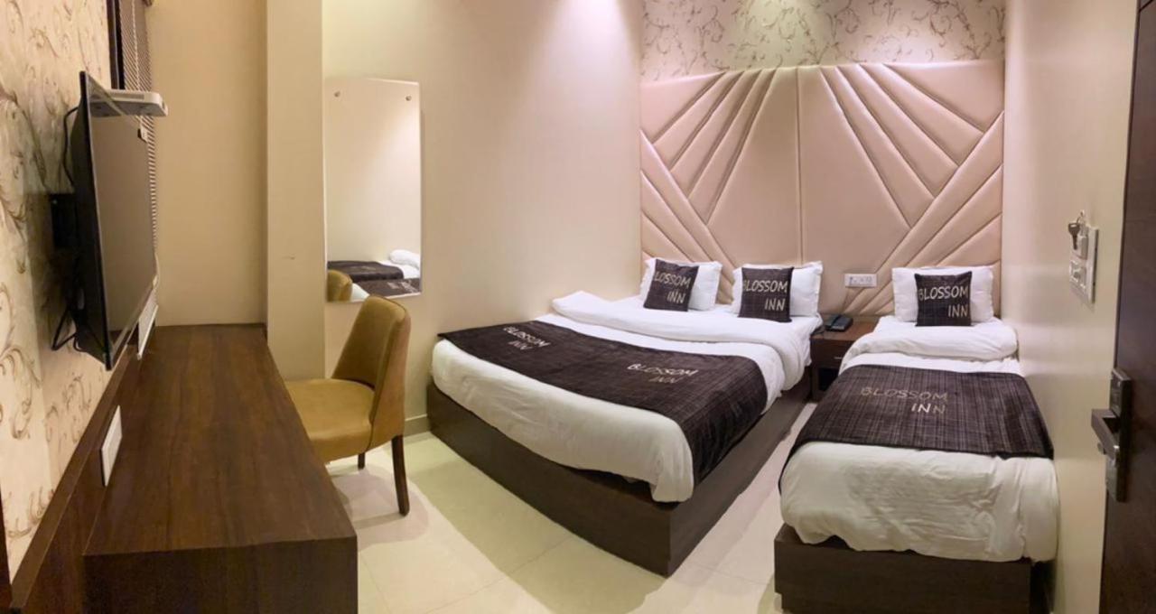 Hotel Blossom Inn Αμριτσάρ Εξωτερικό φωτογραφία