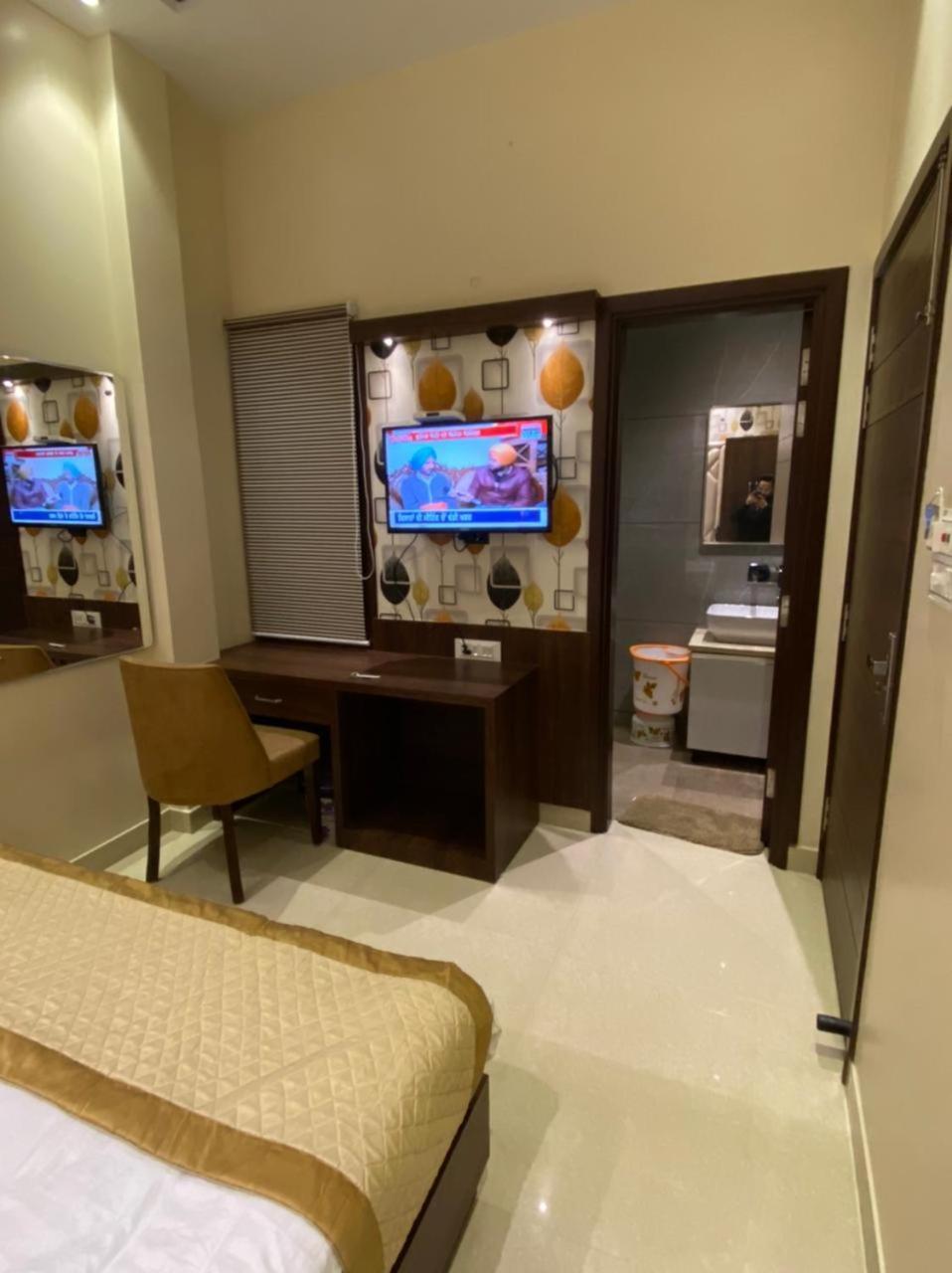 Hotel Blossom Inn Αμριτσάρ Εξωτερικό φωτογραφία