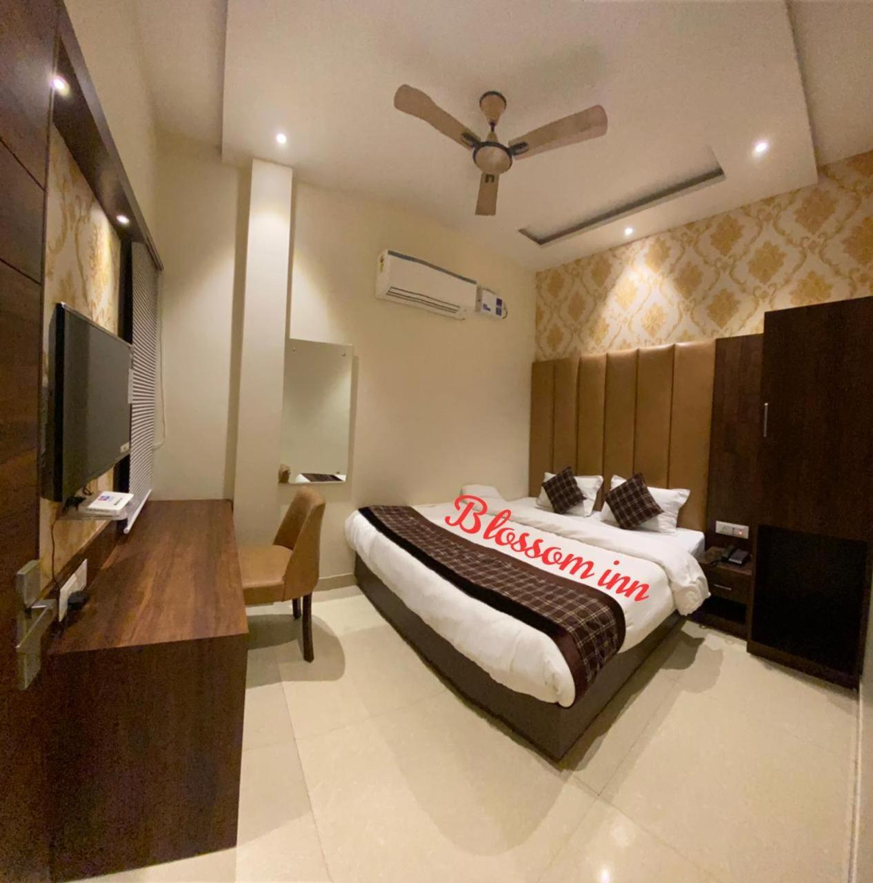 Hotel Blossom Inn Αμριτσάρ Εξωτερικό φωτογραφία