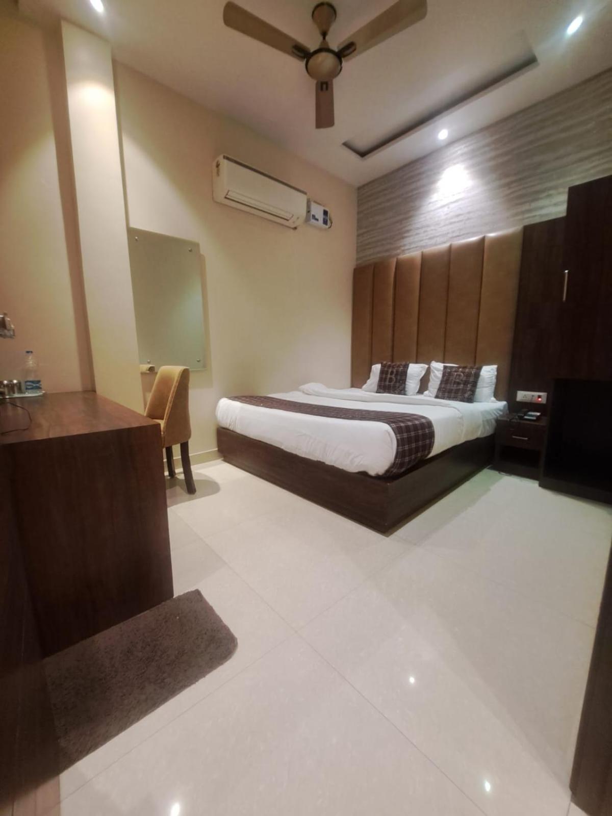 Hotel Blossom Inn Αμριτσάρ Εξωτερικό φωτογραφία