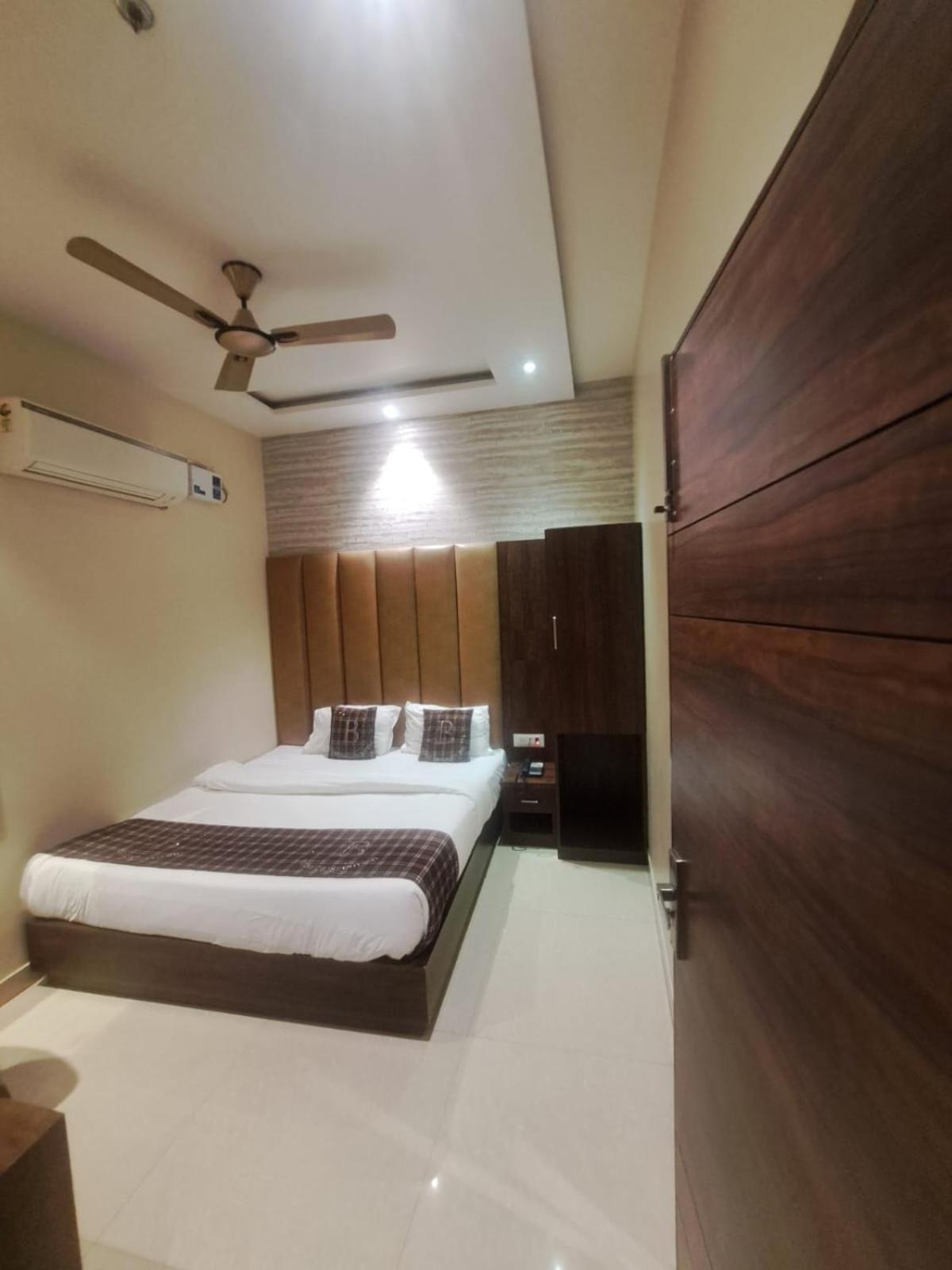 Hotel Blossom Inn Αμριτσάρ Εξωτερικό φωτογραφία